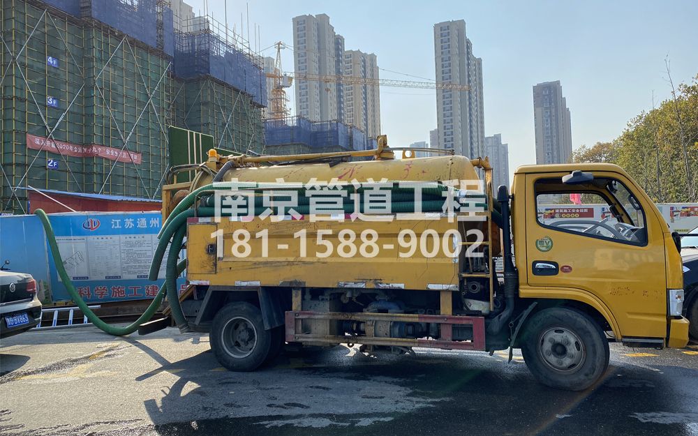 265龙潭村建筑工地抽粪