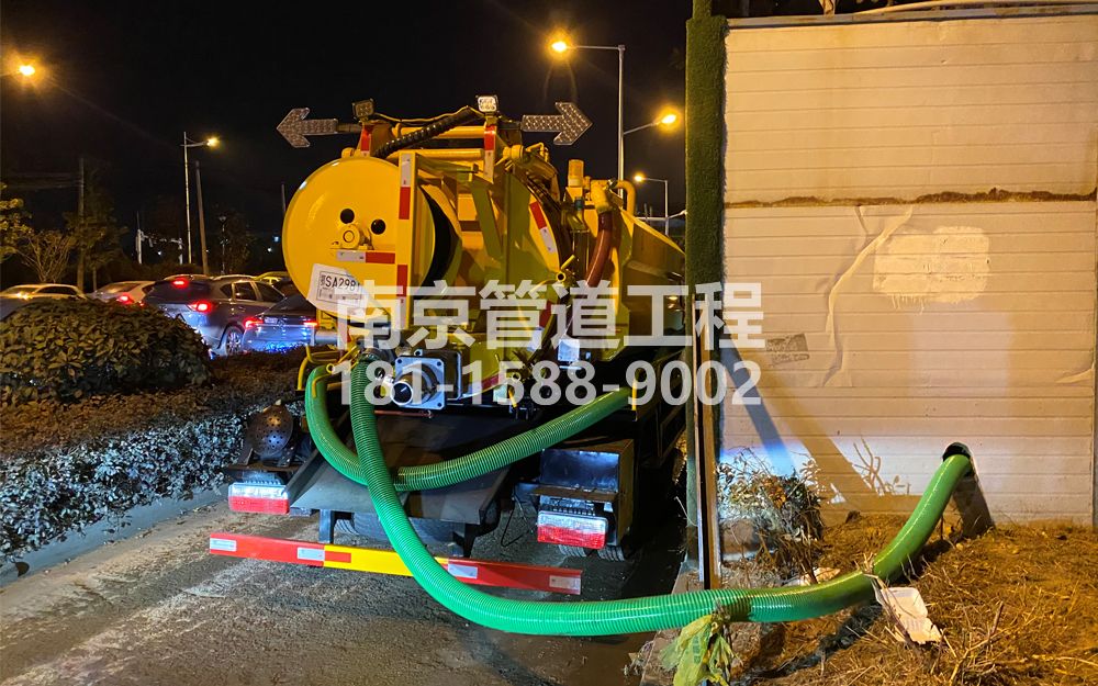 266龙潭村临时工地抽粪