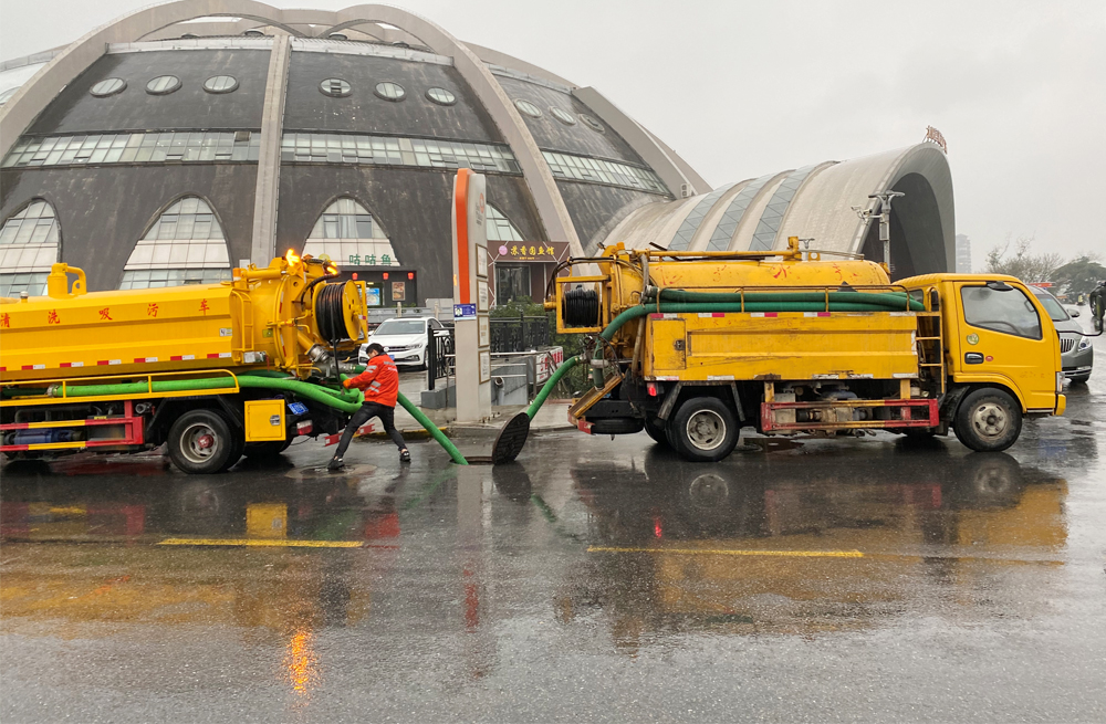 龙潭村商场管道清淤