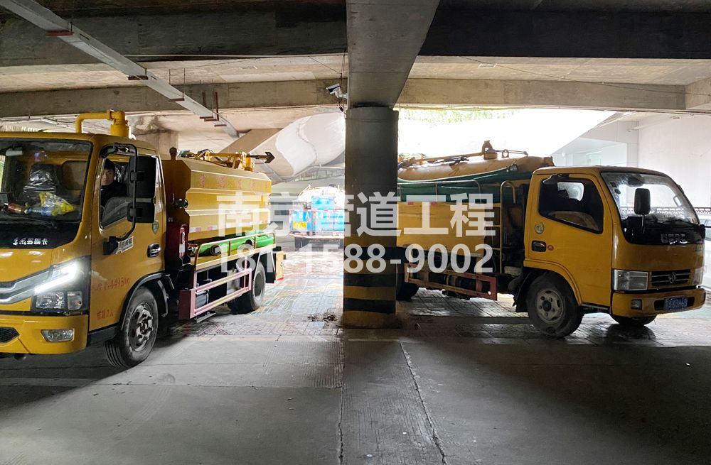 274龙潭村商场地下室化粪池清理