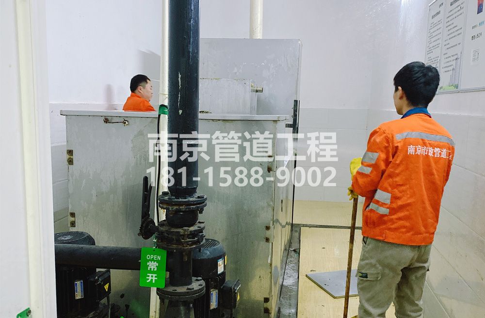 302龙潭村隔油设备清洗
