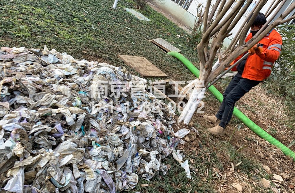 315龙潭村化粪池垃圾清理