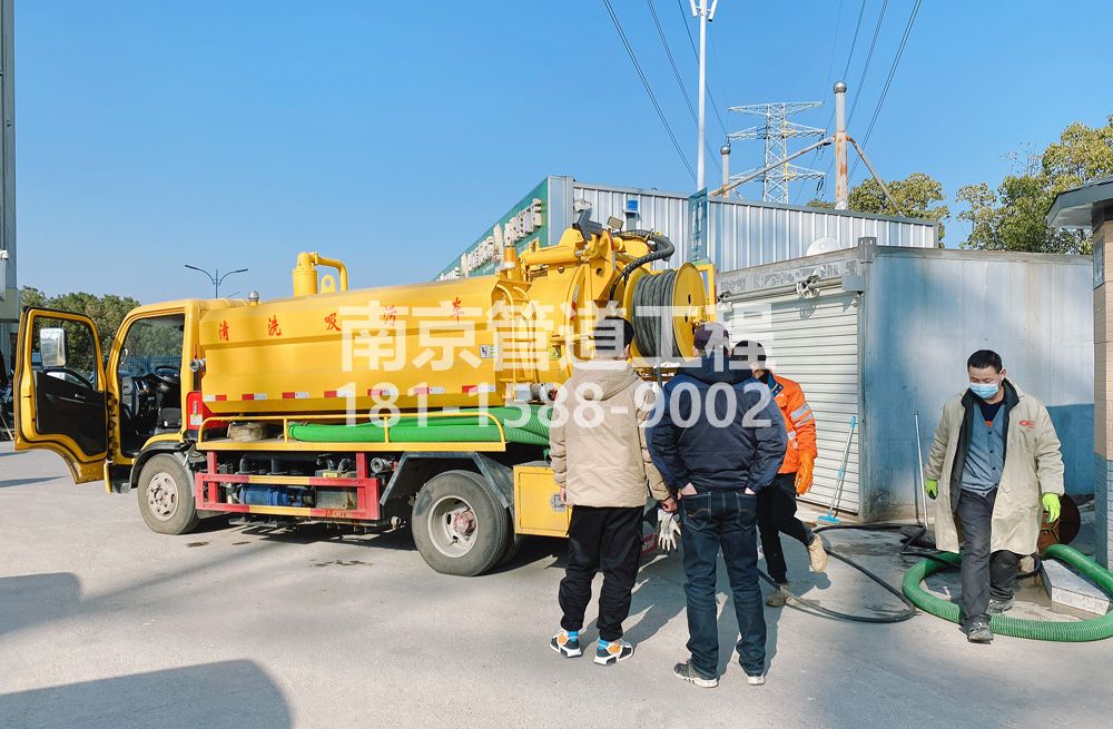 311龙潭村粮油市场化粪池清理