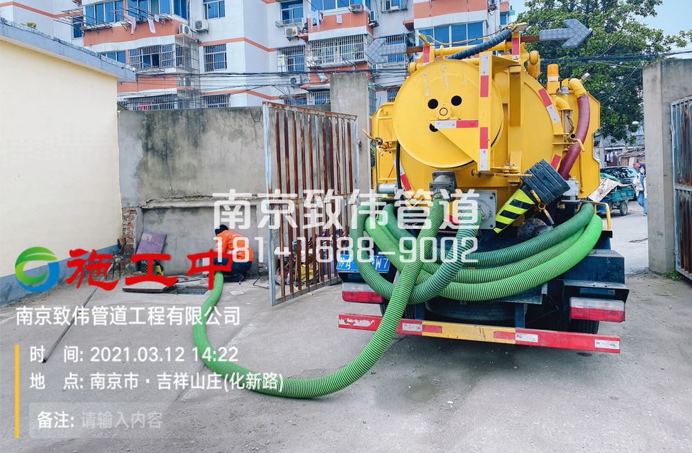 323龙潭村公厕化粪池清理